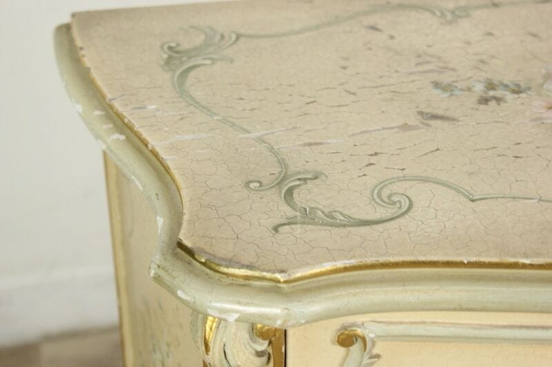 Tavolino con cassetti laccato comodino dipinto in stile veneziano mobile antico Arredamento