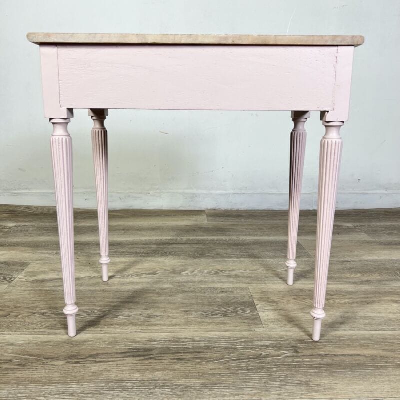 Tavolino con cassetto laccato rosa comodino dipinto in stile antico Luigi XVI Arredamento