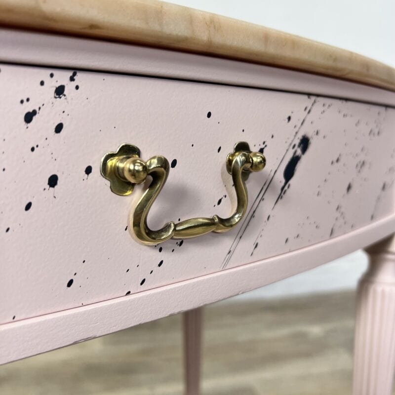 Tavolino con cassetto laccato rosa comodino dipinto in stile antico Luigi XVI Arredamento