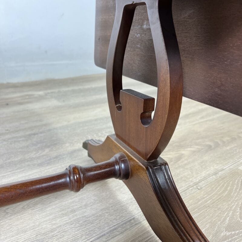 Tavolino tavolo antico da salotto basso in legno piano pelle marrone per ufficio Arredamento