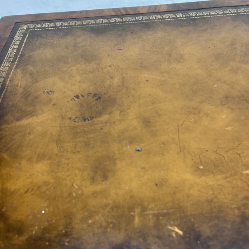 Tavolino tavolo antico da salotto basso in legno piano pelle per ufficio vintage Arredamento