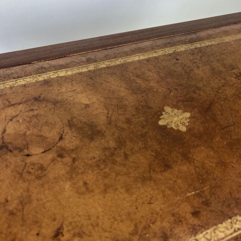 Tavolino tavolo basso antico da salotto con piano in pelle stile Regency vintage Arredamento