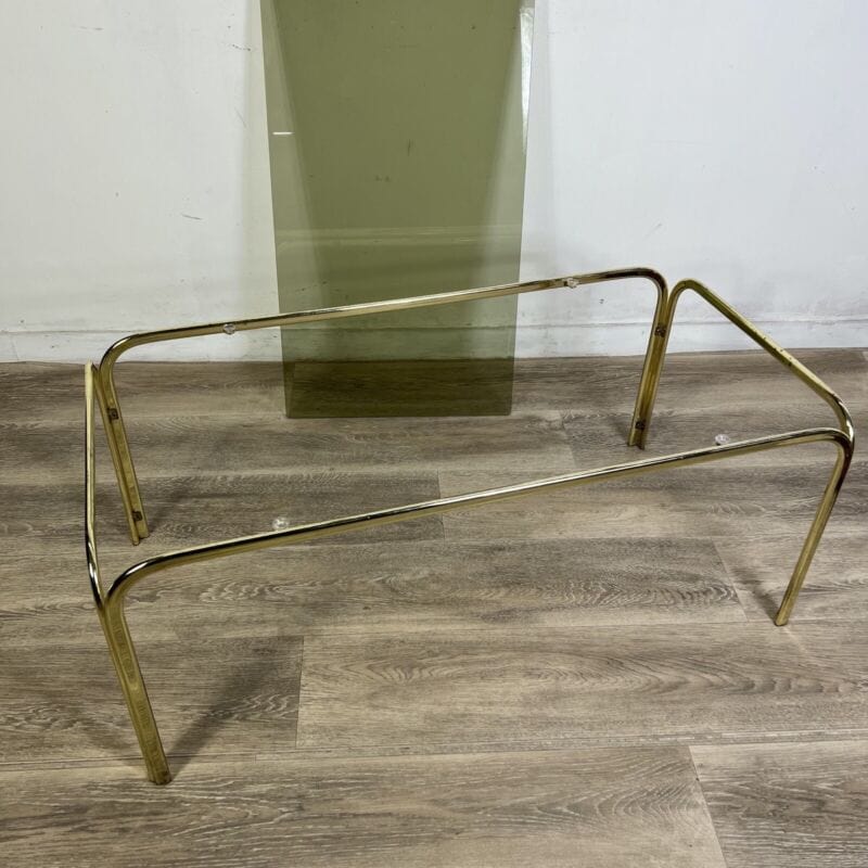 Tavolino tavolo da salotto caffe basso rettangolare in vetro e ottone di design Arredamento