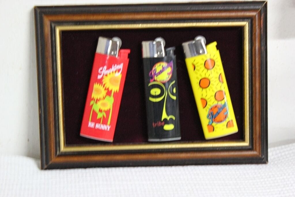 TRE ACCENDINI VINTAGE SMOKING DA COLLEZIONE CON CORNICE IN LEGNO Other