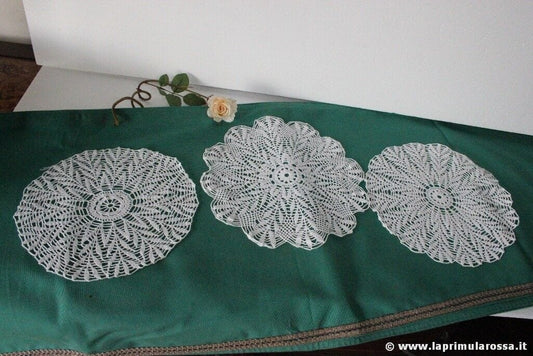 TRE CENTRINI ANNI 70 IN COTONE BIANCO LAVORATI AD UNCINETTO - VINTAGE CROCHET Corredo Pizzi e Tessuti