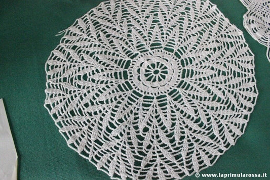 TRE CENTRINI ANNI 70 IN COTONE BIANCO LAVORATI AD UNCINETTO - VINTAGE CROCHET Corredo Pizzi e Tessuti