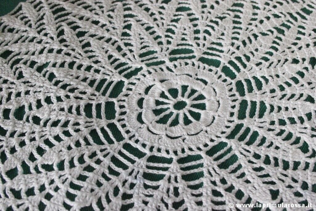 TRE CENTRINI ANNI 70 IN COTONE BIANCO LAVORATI AD UNCINETTO - VINTAGE CROCHET Corredo Pizzi e Tessuti