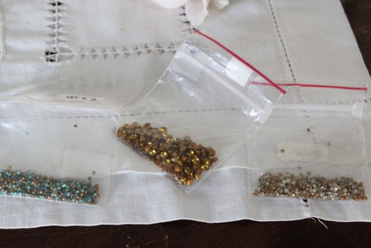 TRE SET DI STRASS VINTAGE - ACCESSORI E COMPONENTI X BIJOUX D'EPOCA -  SPILLE Bigiotteria & Accessori