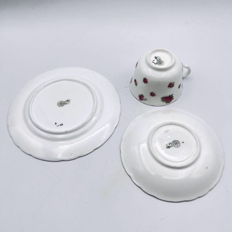 Trio da tè the antico Inglese in Porcellana Royal Doulton + Piattino dolce rose Ceramiche e Porcellane