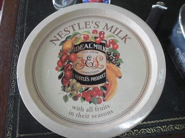 VASSOIO VINTAGE IN LATTA PUBBLICITA' NESTLE'S MILK cm 33 - VINTAGE TIN TRAY Pubblicità vintage