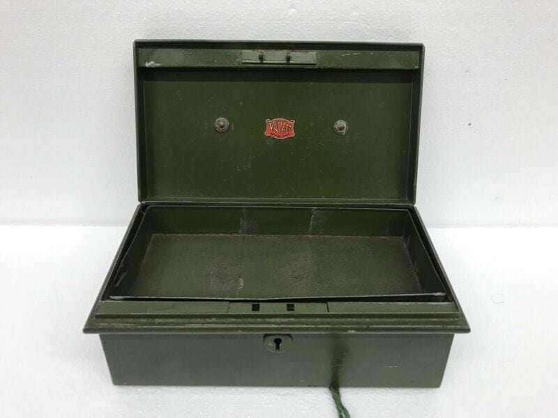 VECCHIA SCATOLA PORTAMONETE IN METALLO - VINTAGE TIN CASH BOX Other