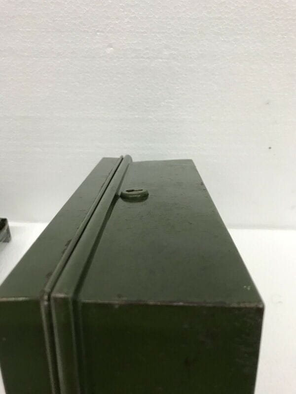 VECCHIA SCATOLA PORTAMONETE IN METALLO - VINTAGE TIN CASH BOX Other