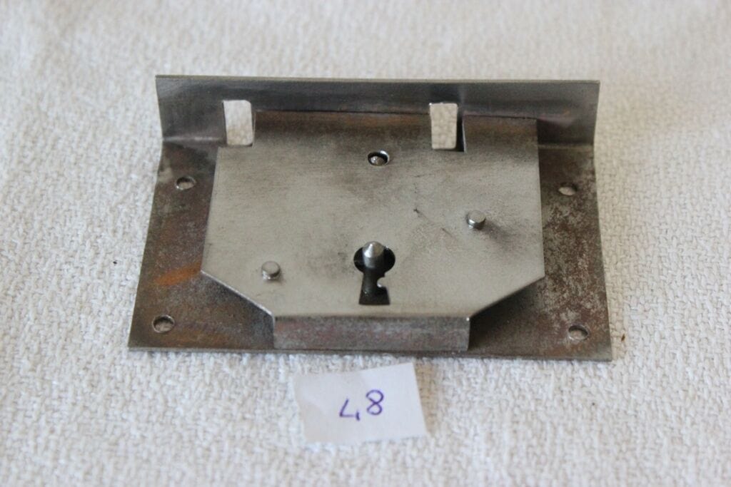 VECCHIA SERRATURA PER MOBILE / FERRAMENTA D'EPOCA PER RESTAURO Restauro