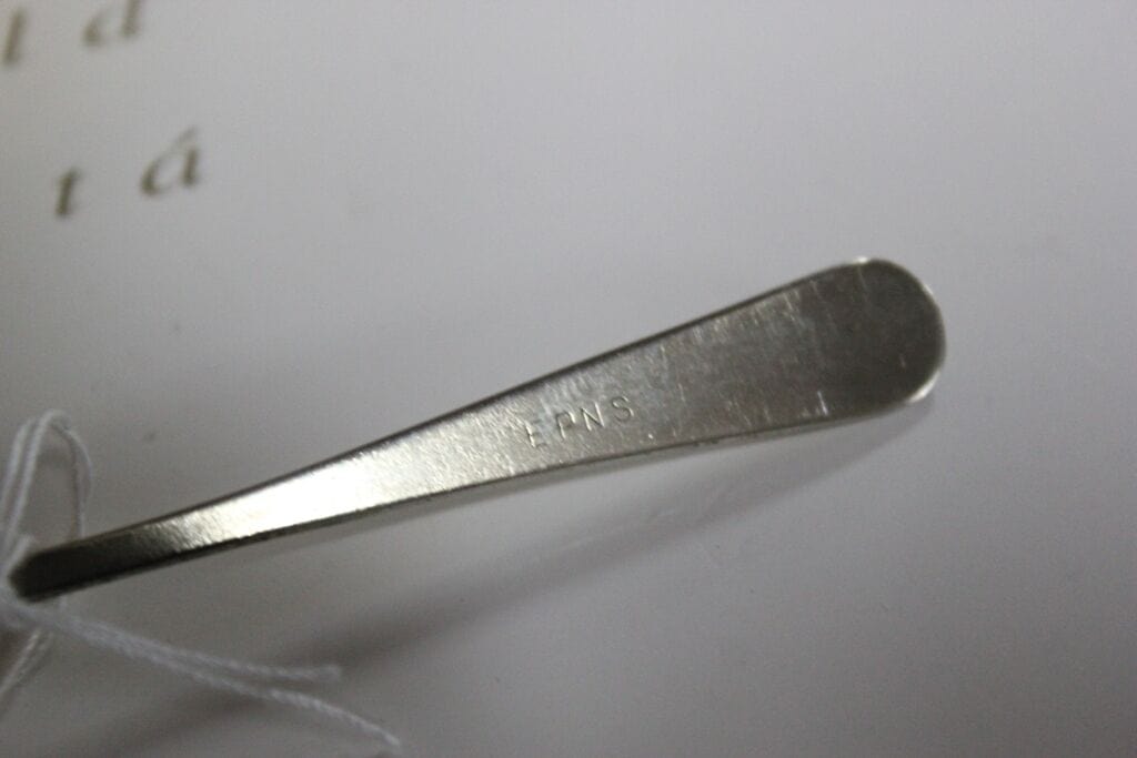 VECCHIO COLTELLO IN SILVER PLATED PER BURRO / SMALL VINTAGE EPNS BUTTER KNIFE Sheffield & Argento