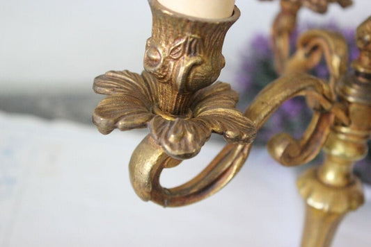 VECCHIO LUME A TRE FIAMME IN OTTONE / LAMPADA D'EPOCA DA TAVOLO A TRE LUCI Lampade Appliques