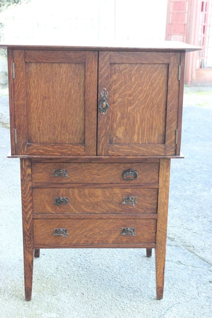 VECCHIO MOBILE IN LEGNO DI ROVERE A DUE ANTE / CREDENZA D'EPOCA A TRE CASSETTI Arredamento
