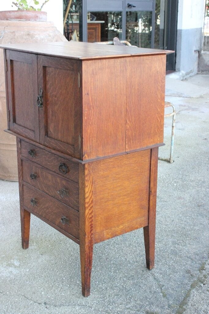 VECCHIO MOBILE IN LEGNO DI ROVERE A DUE ANTE / CREDENZA D'EPOCA A TRE CASSETTI Arredamento