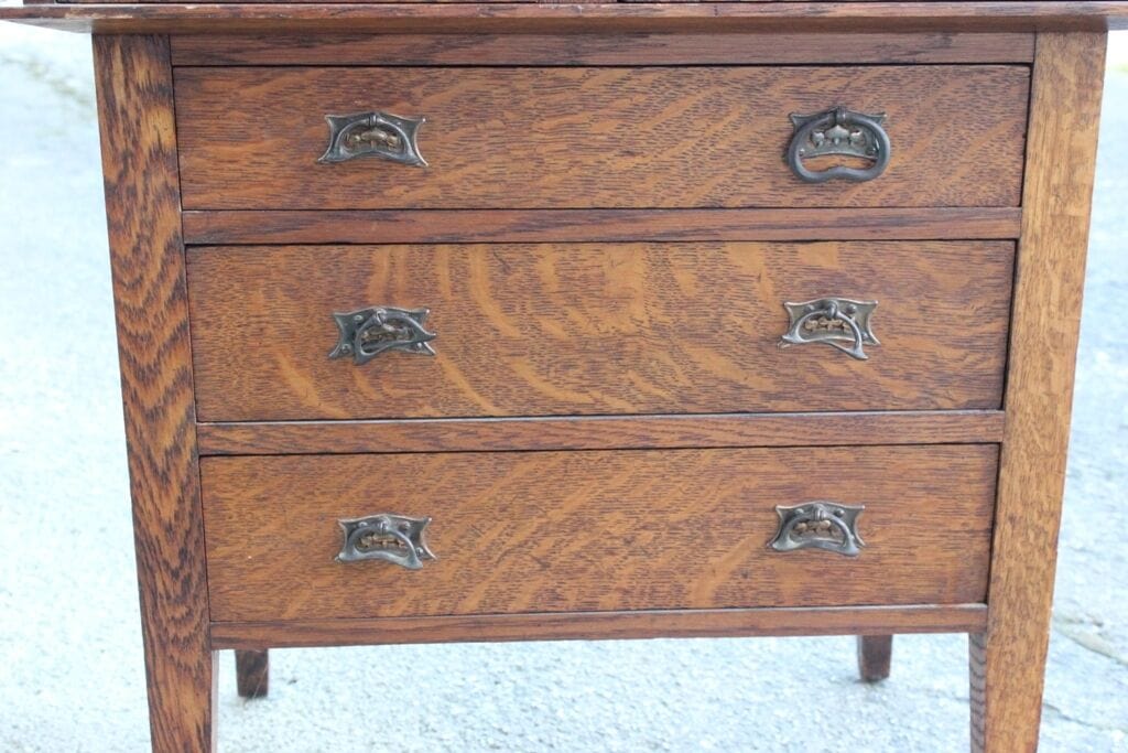 VECCHIO MOBILE IN LEGNO DI ROVERE A DUE ANTE / CREDENZA D'EPOCA A TRE CASSETTI Arredamento
