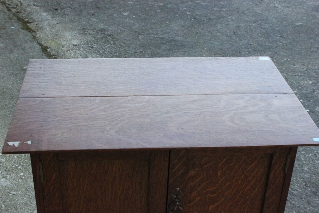 VECCHIO MOBILE IN LEGNO DI ROVERE A DUE ANTE / CREDENZA D'EPOCA A TRE CASSETTI Arredamento