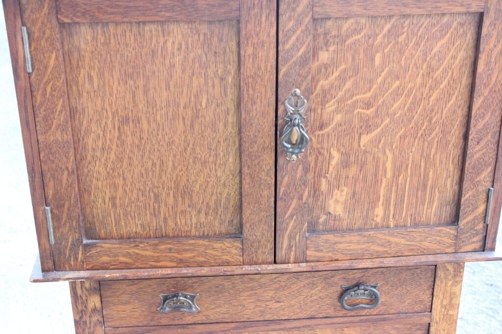 VECCHIO MOBILE IN LEGNO DI ROVERE A DUE ANTE / CREDENZA D'EPOCA A TRE CASSETTI Arredamento
