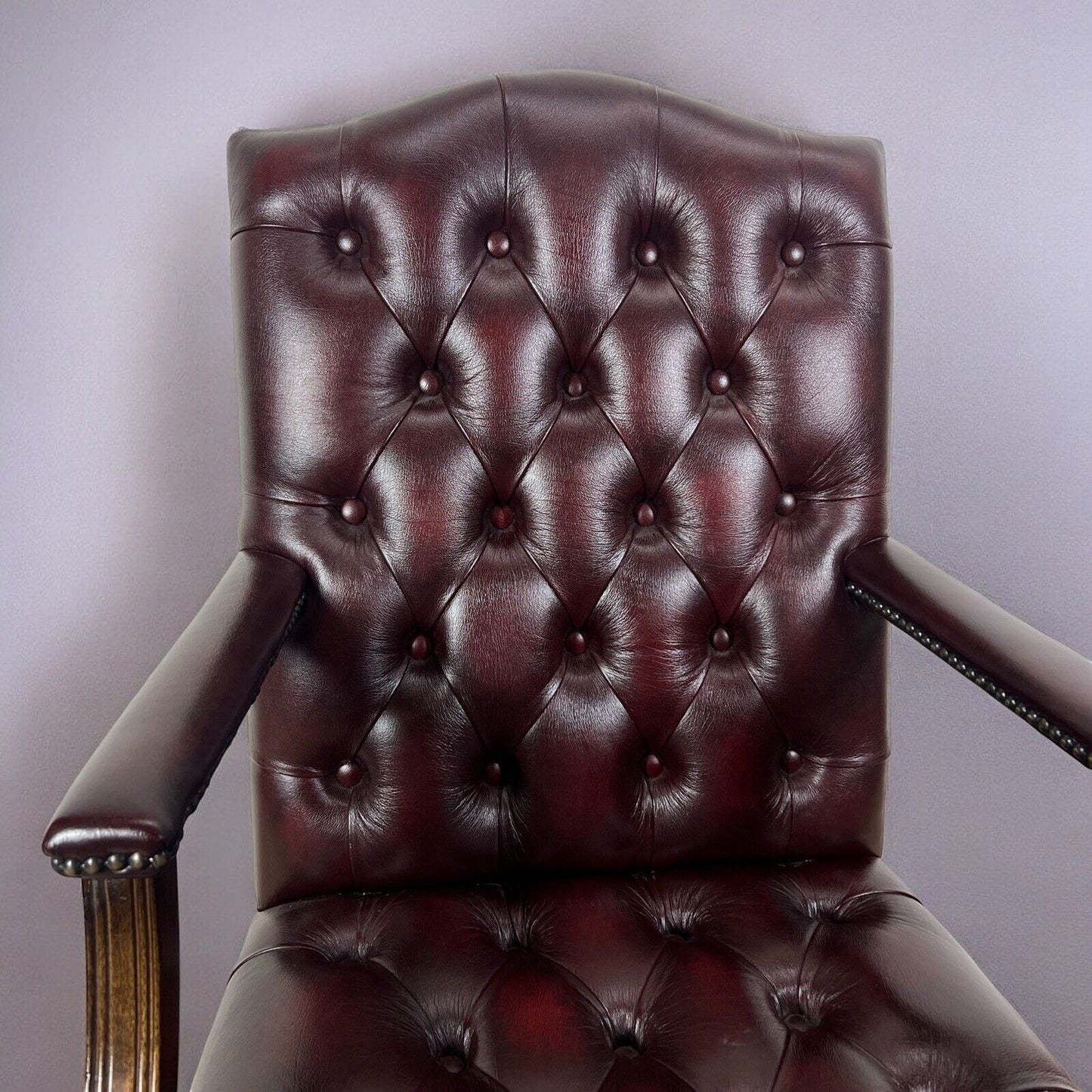 Sedia da scrivania stile antica girevole in pelle bordeaux chesterfield ufficio