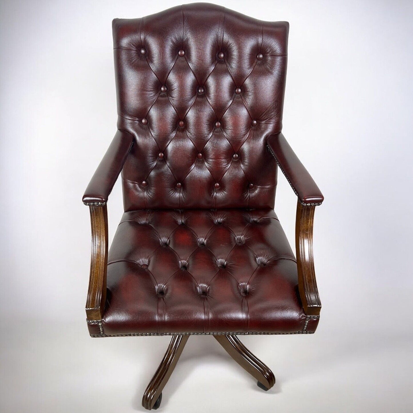 Sedia da scrivania stile antica girevole in pelle bordeaux chesterfield ufficio