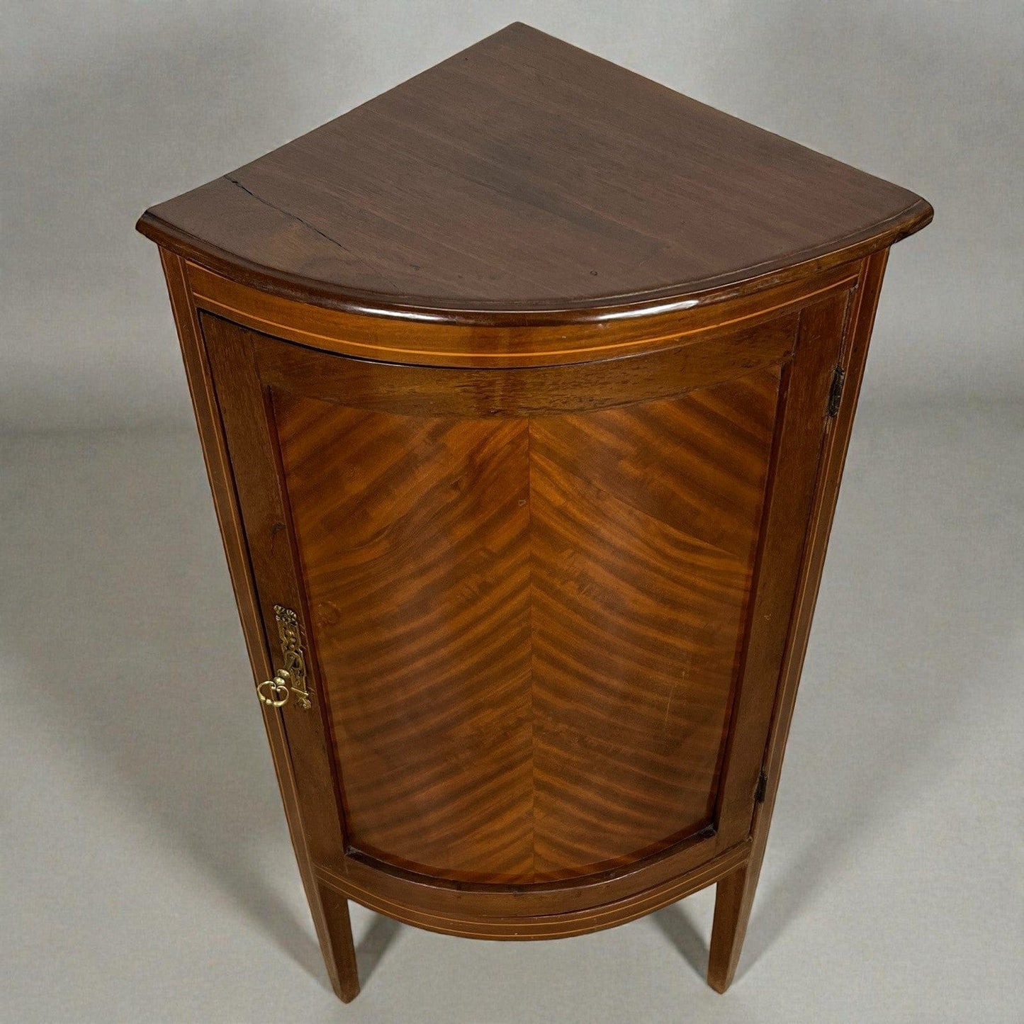 Angoliera antica in legno di mogano mobile ad angolo bombata tavolino Inglese Categoria  Vetrine