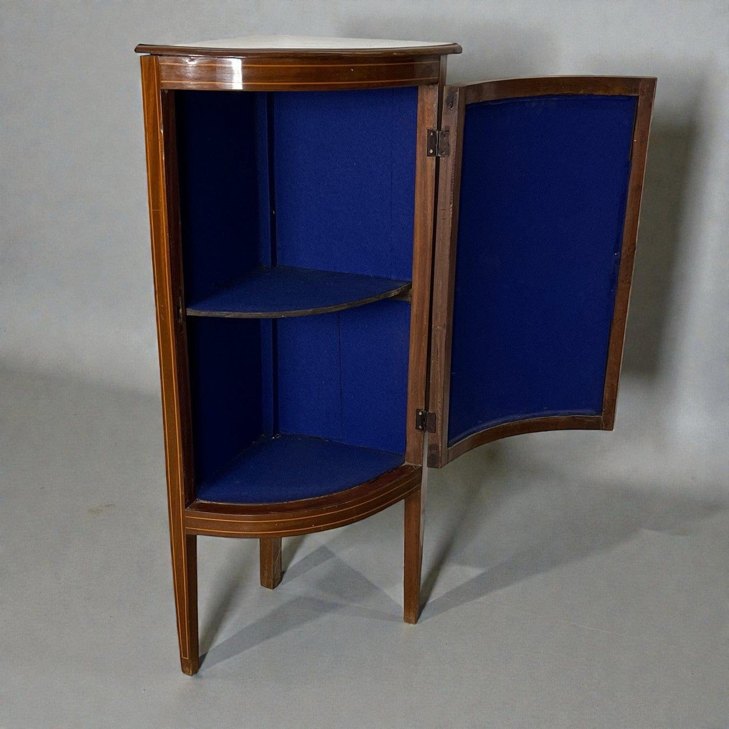 Angoliera antica in legno di mogano mobile ad angolo bombata tavolino Inglese Categoria  Vetrine