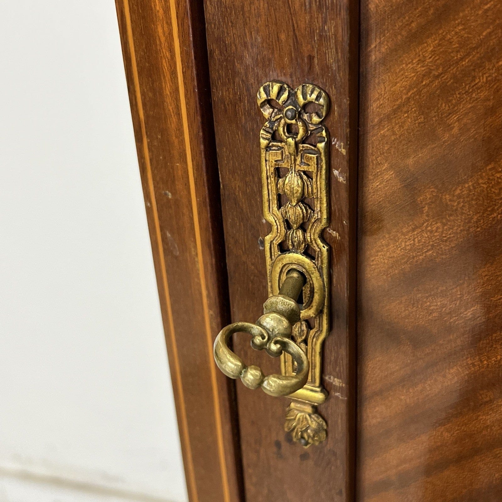 Angoliera antica in legno di mogano mobile ad angolo bombata tavolino Inglese Categoria  Vetrine