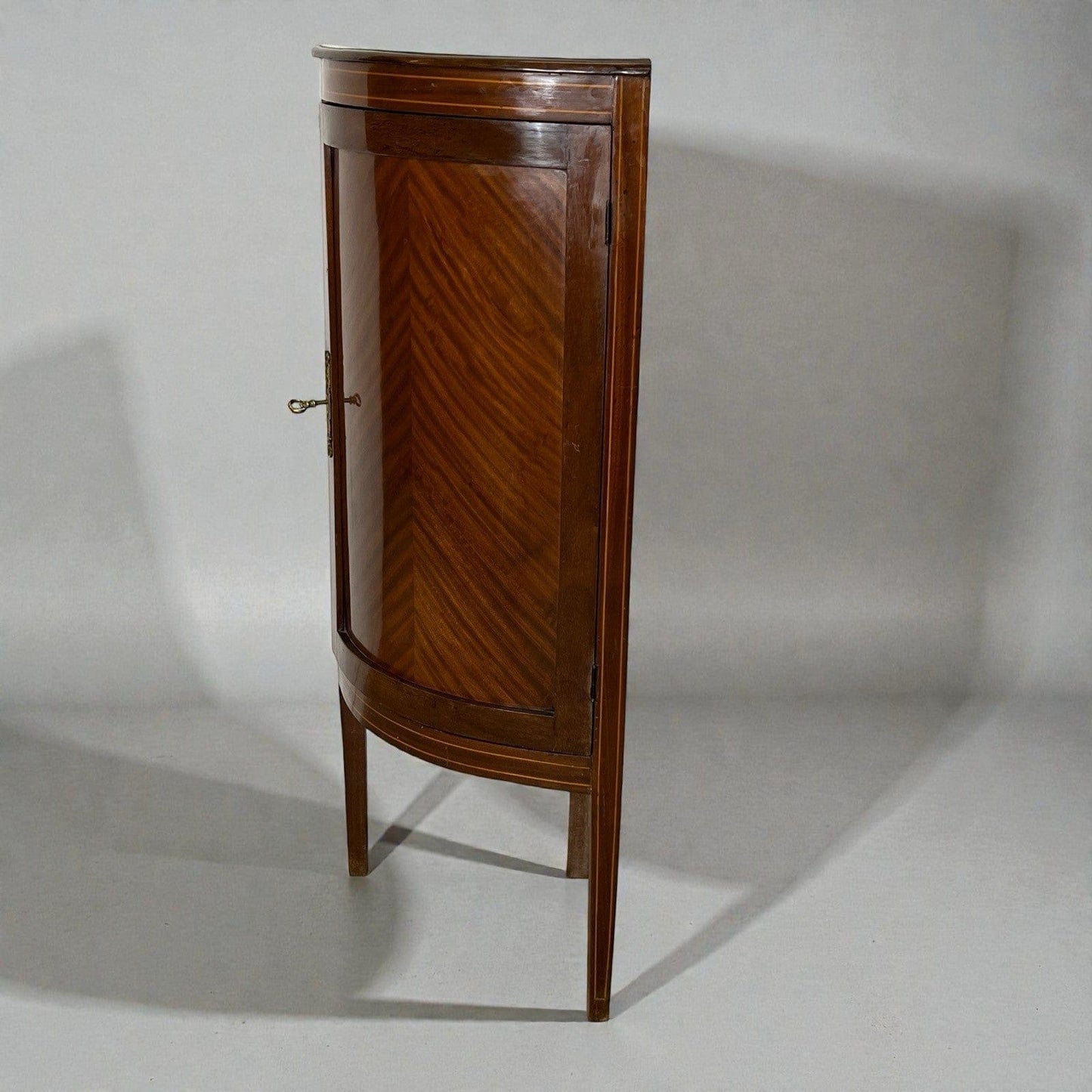 Angoliera antica in legno di mogano mobile ad angolo bombata tavolino Inglese Categoria  Vetrine