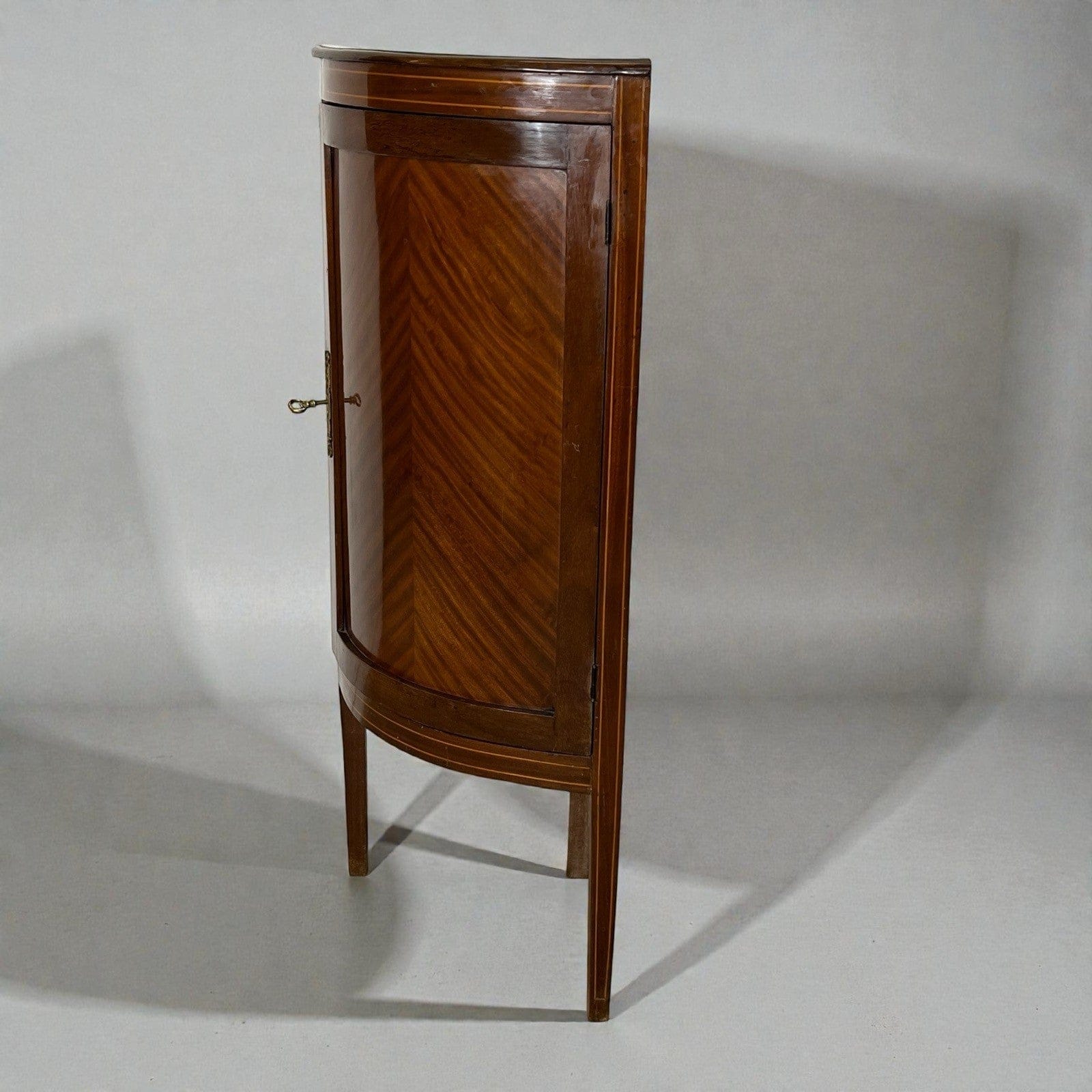 Angoliera antica in legno di mogano mobile ad angolo bombata tavolino Inglese Categoria  Vetrine