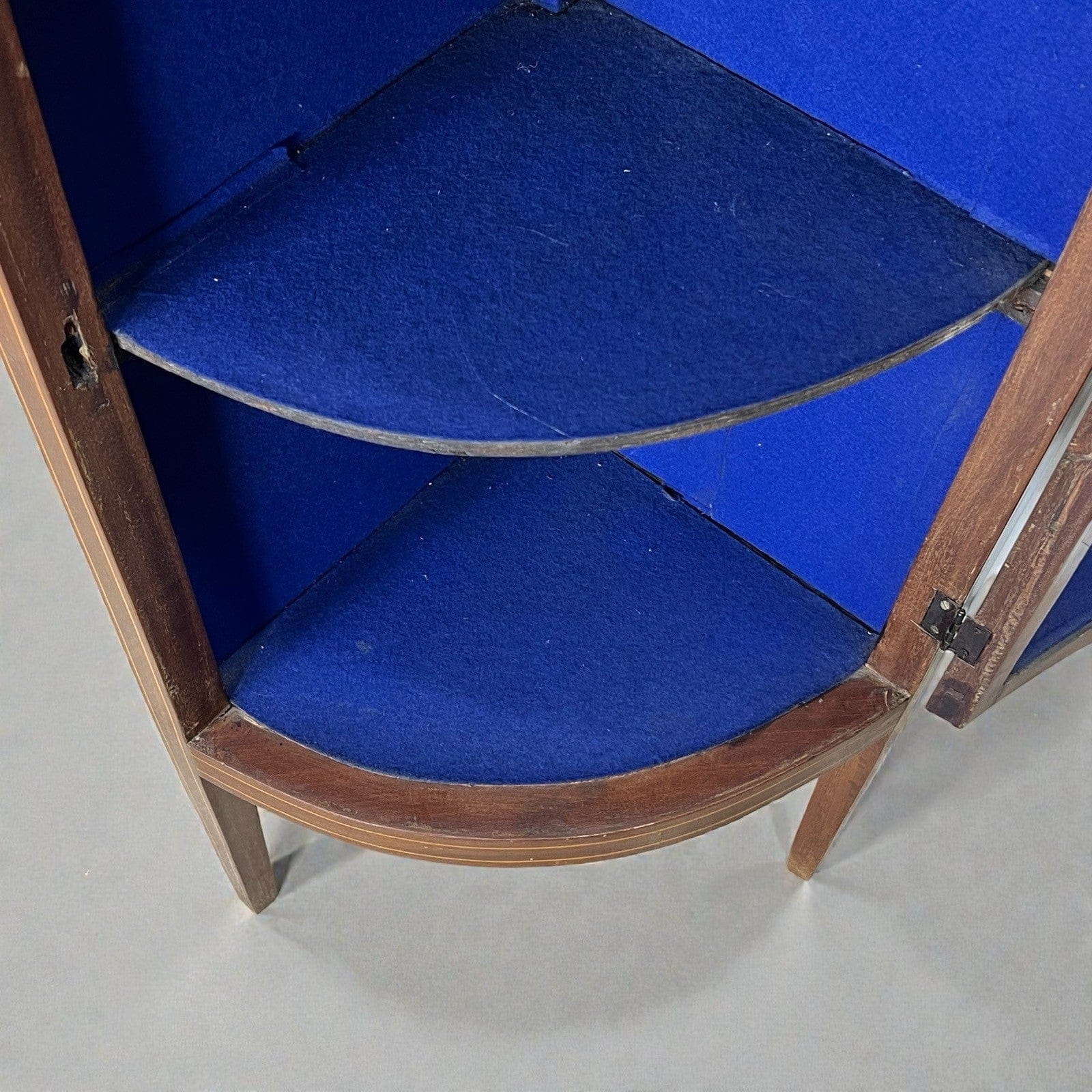 Angoliera antica in legno di mogano mobile ad angolo bombata tavolino Inglese Categoria  Vetrine