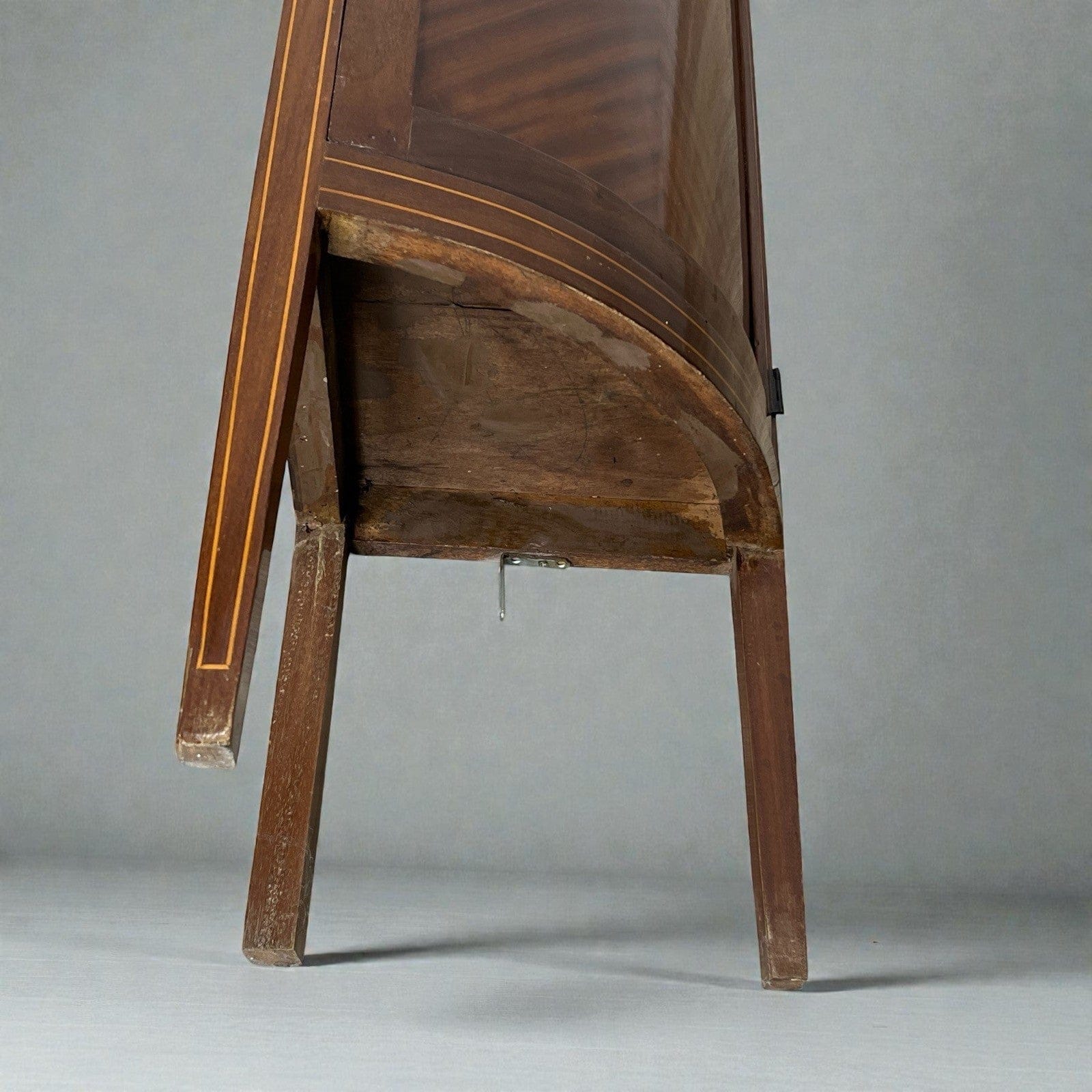 Angoliera antica in legno di mogano mobile ad angolo bombata tavolino Inglese Categoria  Vetrine