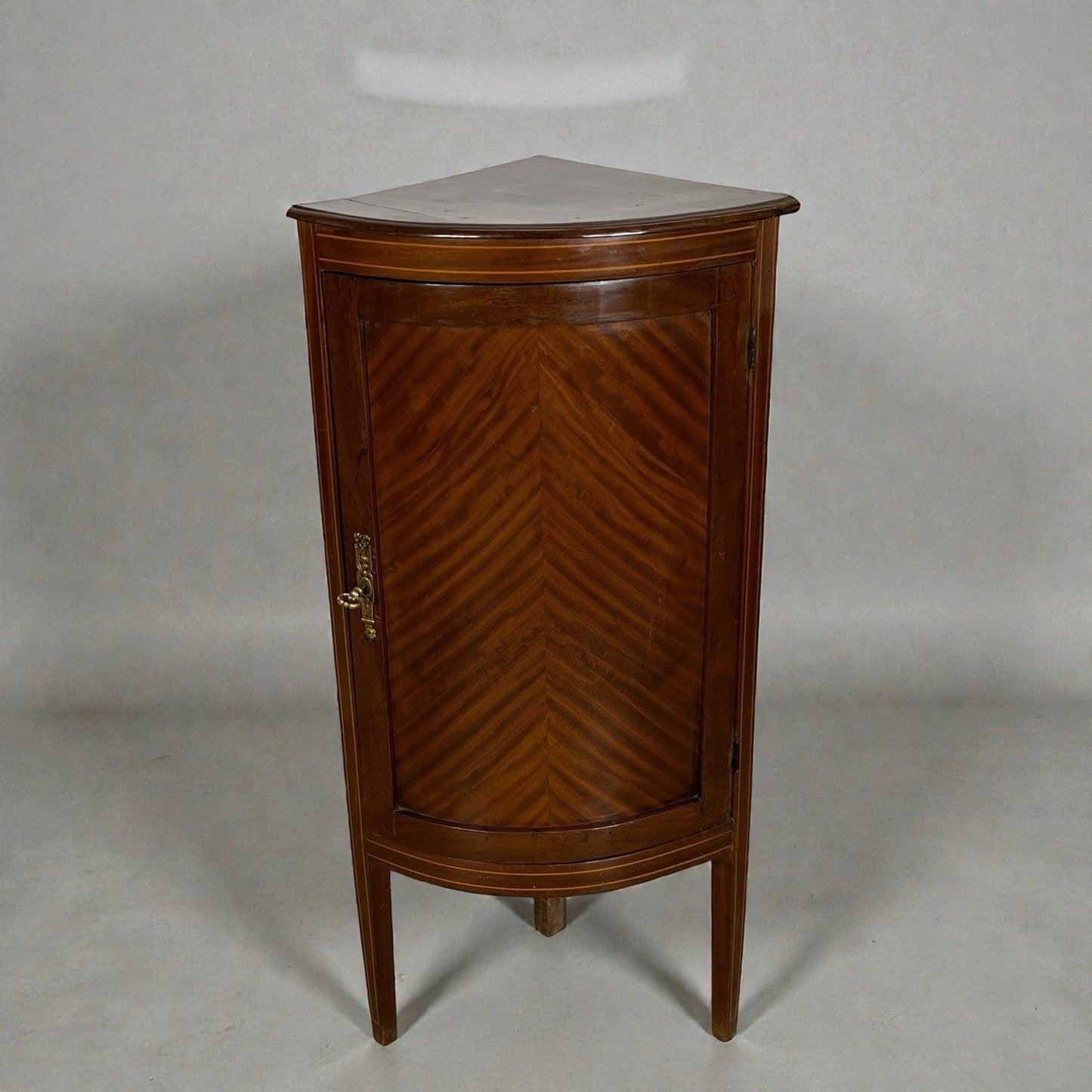 Angoliera antica in legno di mogano mobile ad angolo bombata tavolino Inglese Categoria  Vetrine