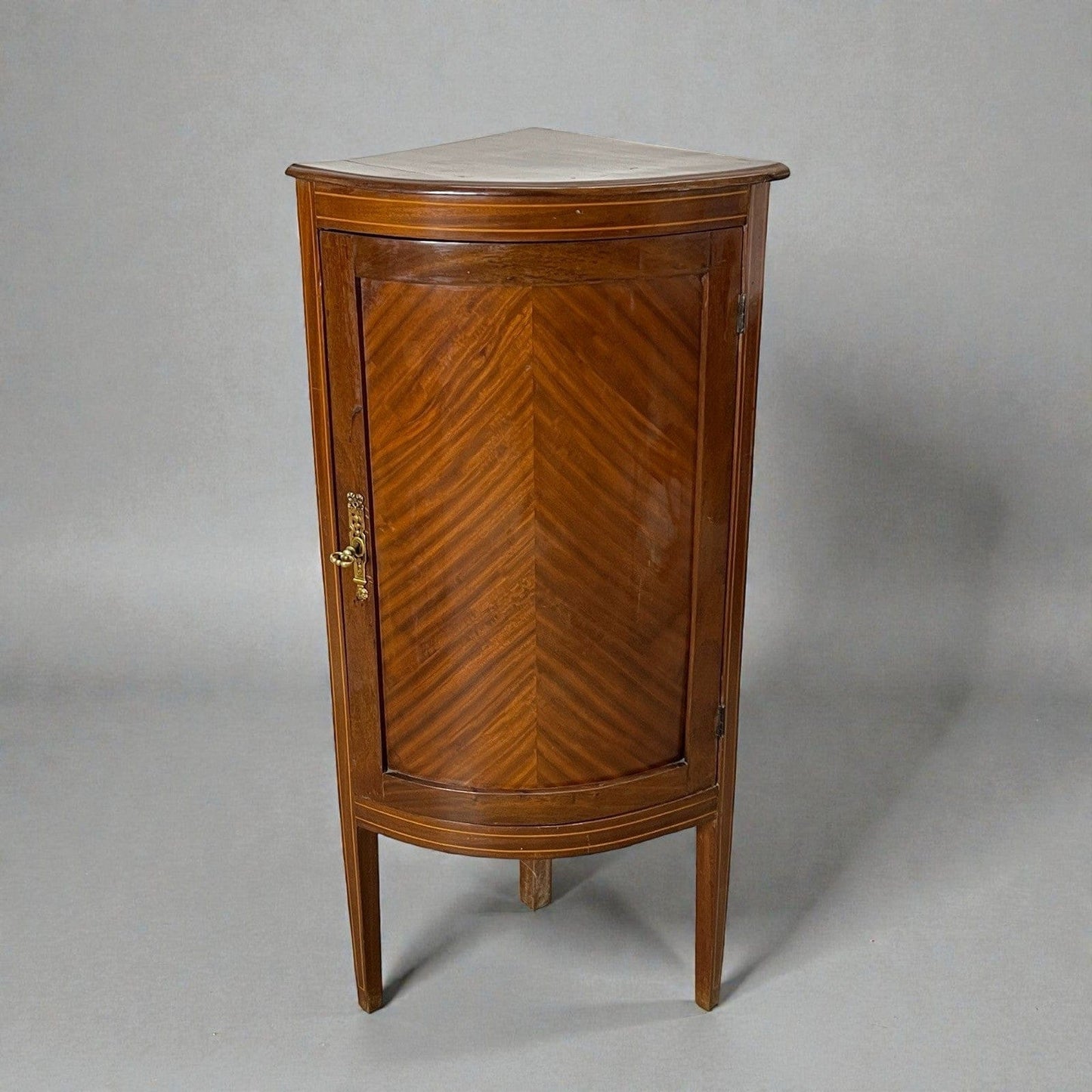 Angoliera antica in legno di mogano mobile ad angolo bombata tavolino Inglese Categoria  Vetrine