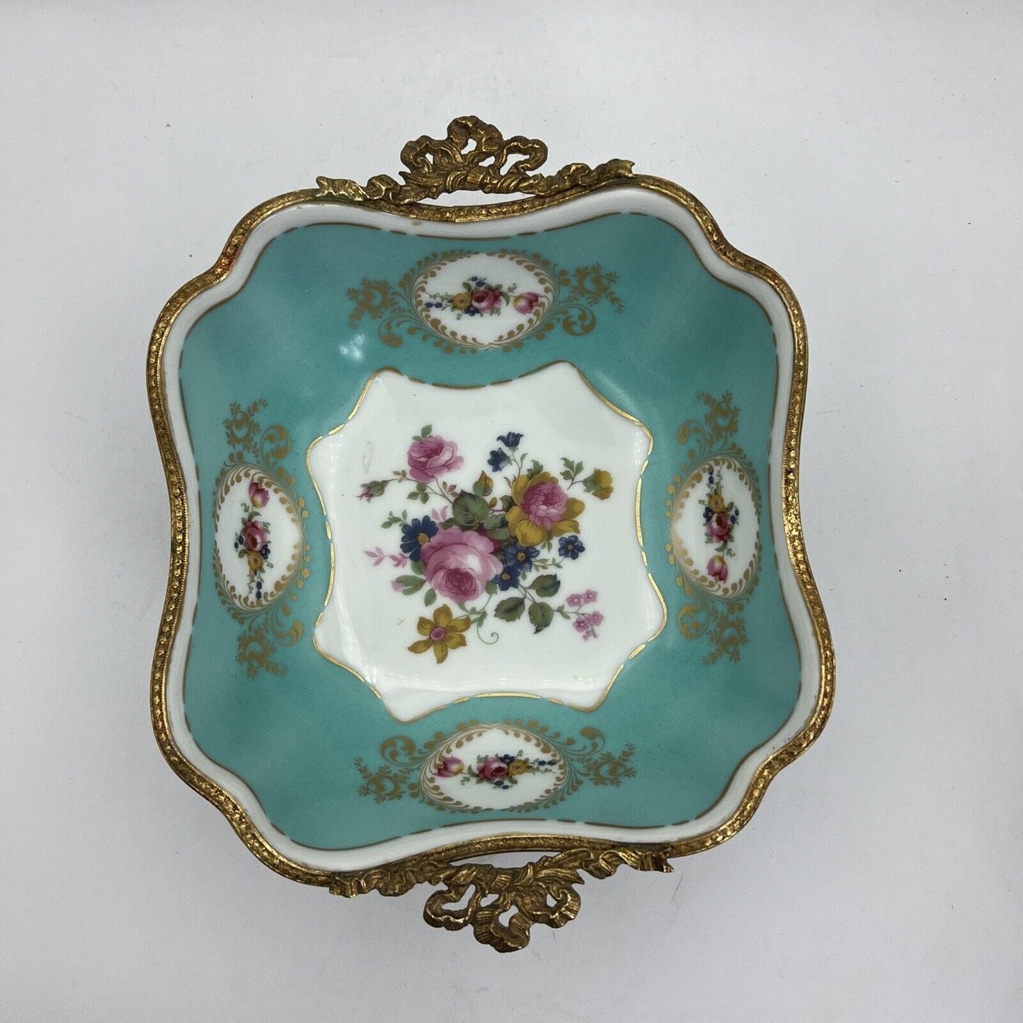Antica alzata alzatina in porcellana Limoges centrotavola Ciotola vintage fiori Categoria  Alzate