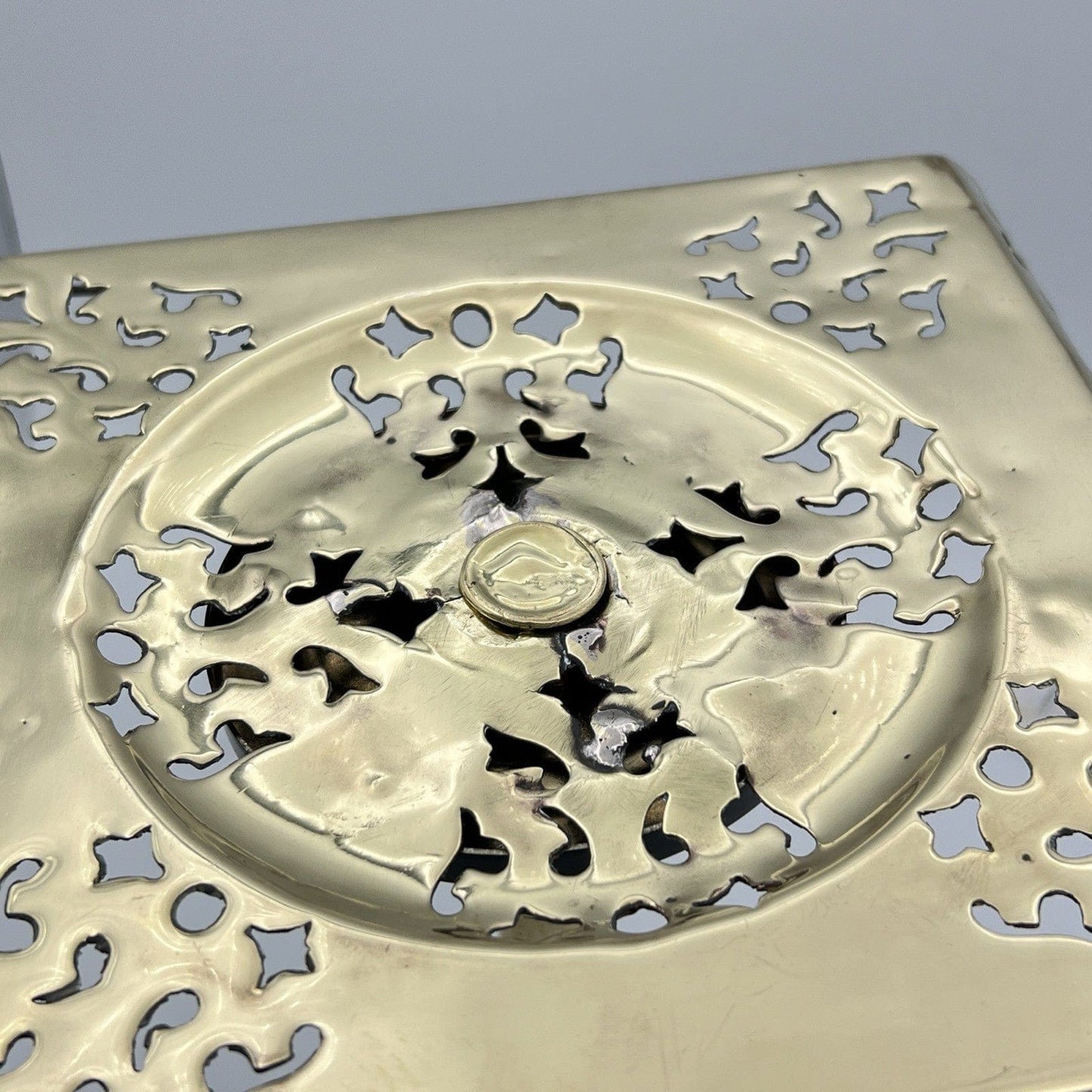 Antica alzata centrotavola porta teiera in Ottone epoca '800 piedistallo Inglese Categoria  altro