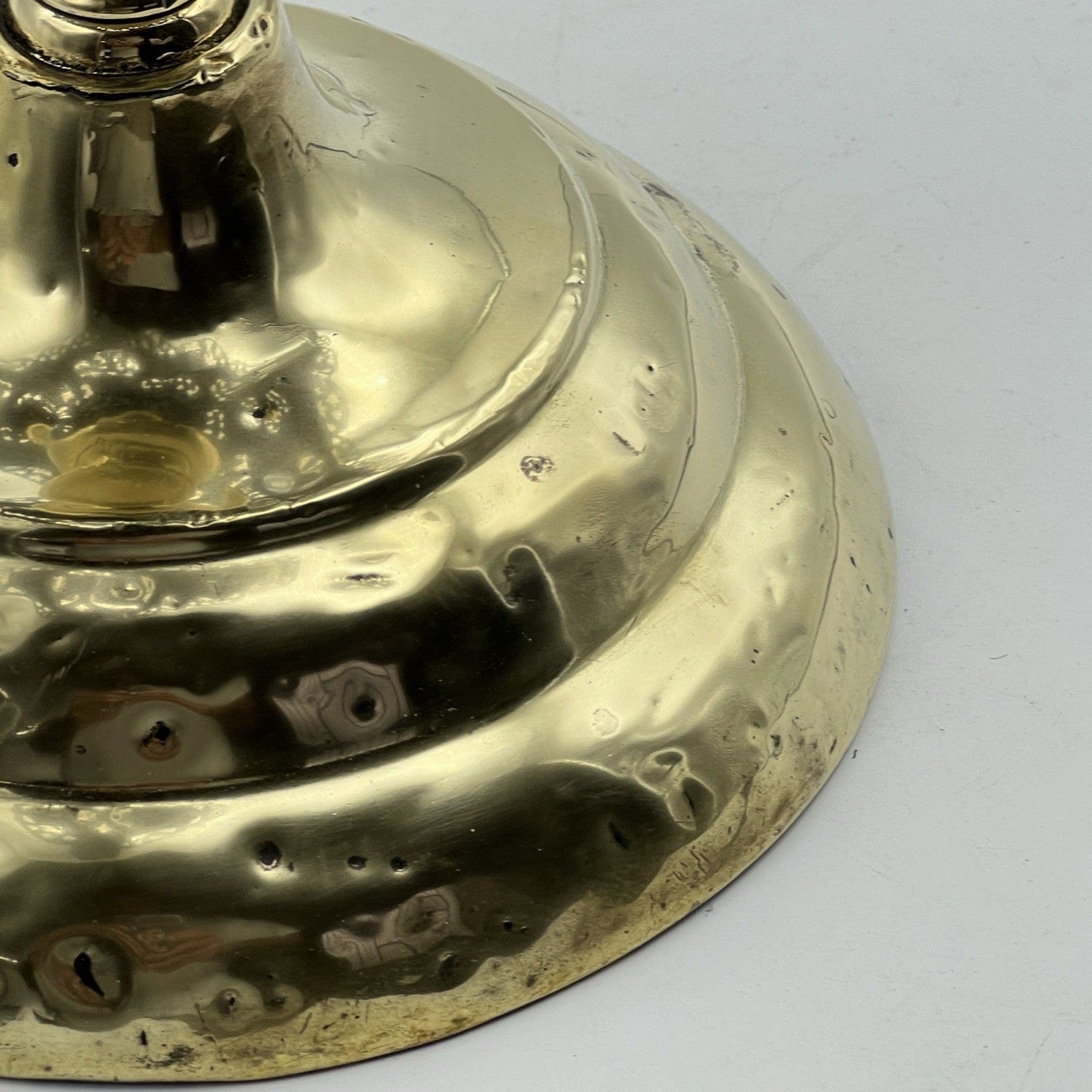 Antica alzata centrotavola porta teiera in Ottone epoca '800 piedistallo Inglese Categoria  altro