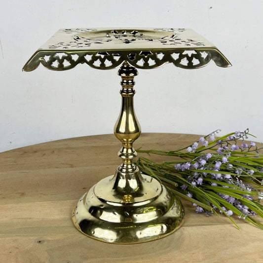 Antica alzata centrotavola porta teiera in Ottone epoca '800 piedistallo Inglese Categoria  altro