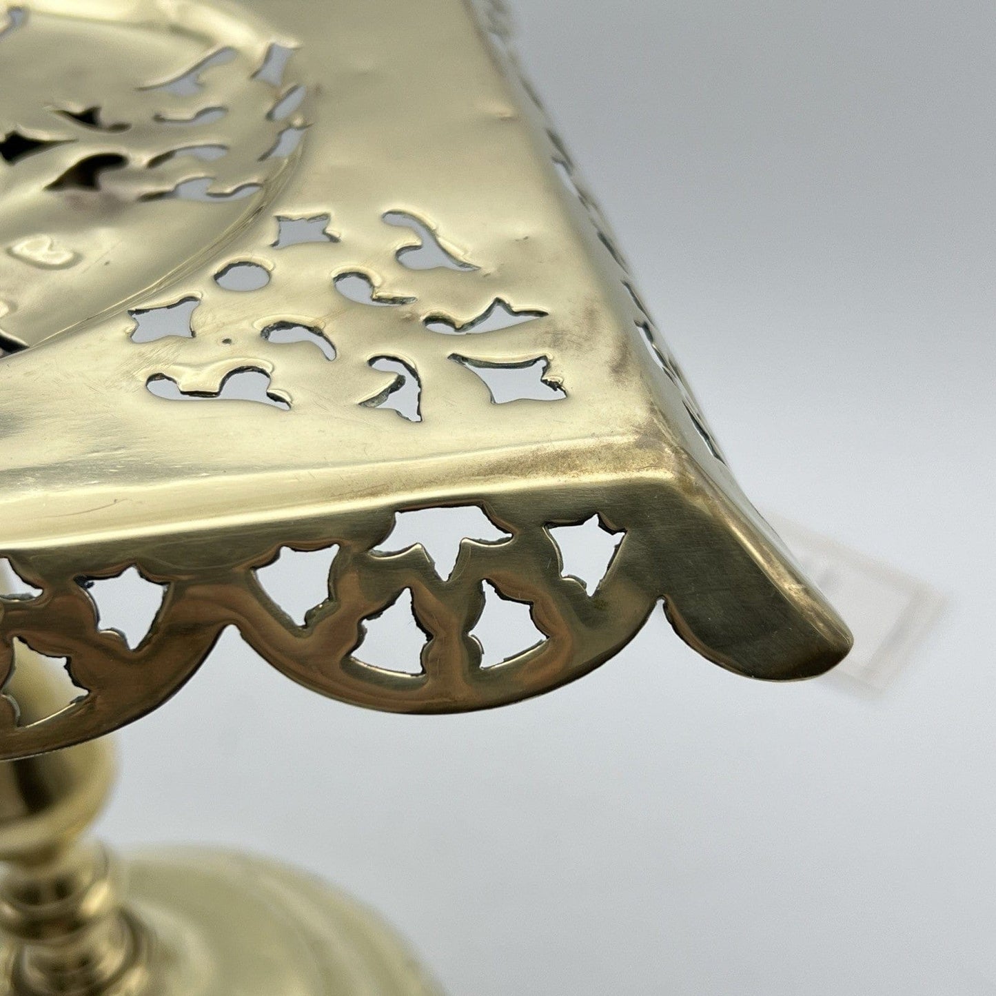 Antica alzata centrotavola porta teiera in Ottone epoca '800 piedistallo Inglese Categoria  altro