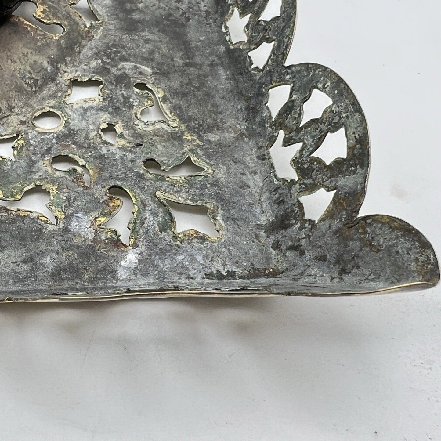 Antica alzata centrotavola porta teiera in Ottone epoca '800 piedistallo Inglese Categoria  altro