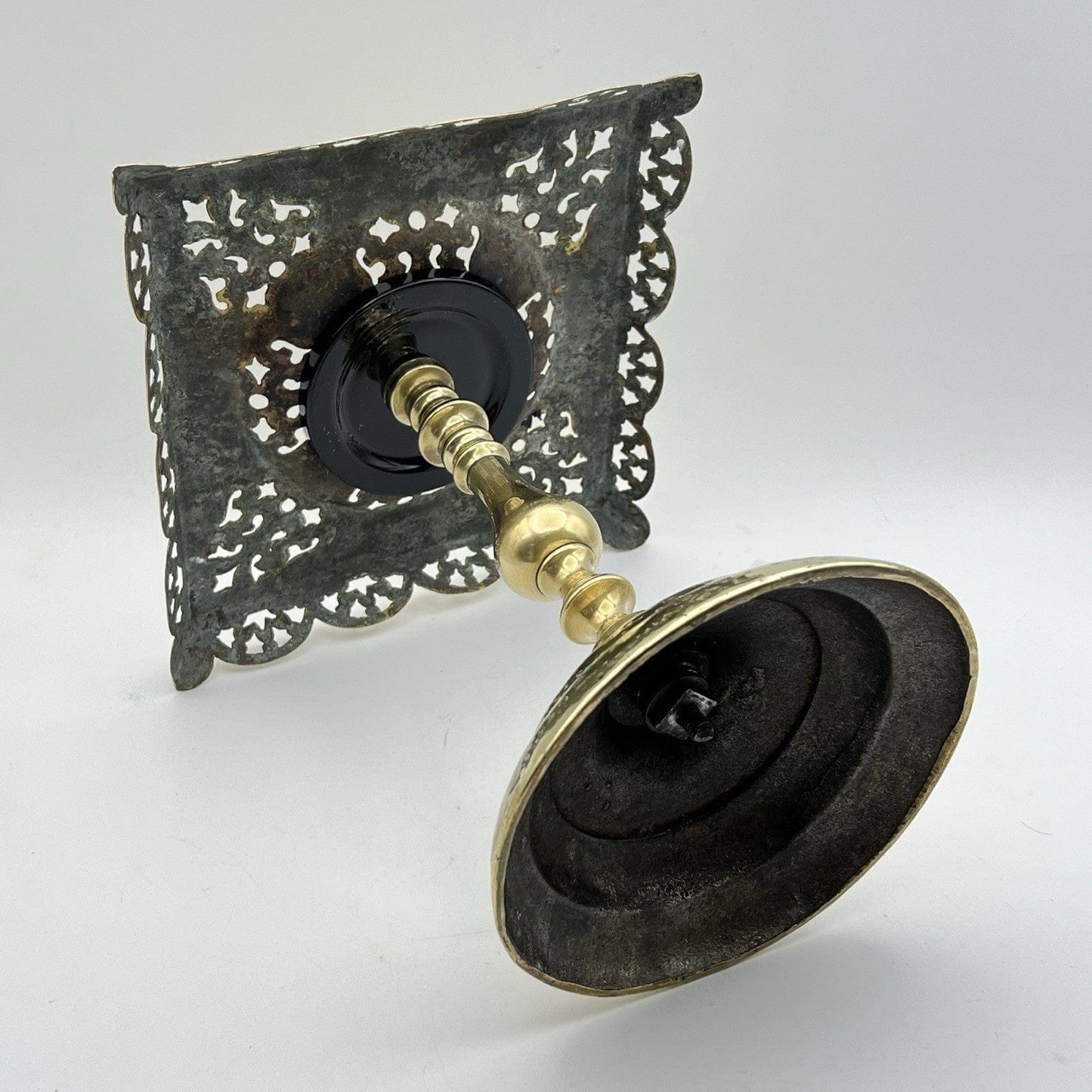 Antica alzata centrotavola porta teiera in Ottone epoca '800 piedistallo Inglese Categoria  altro