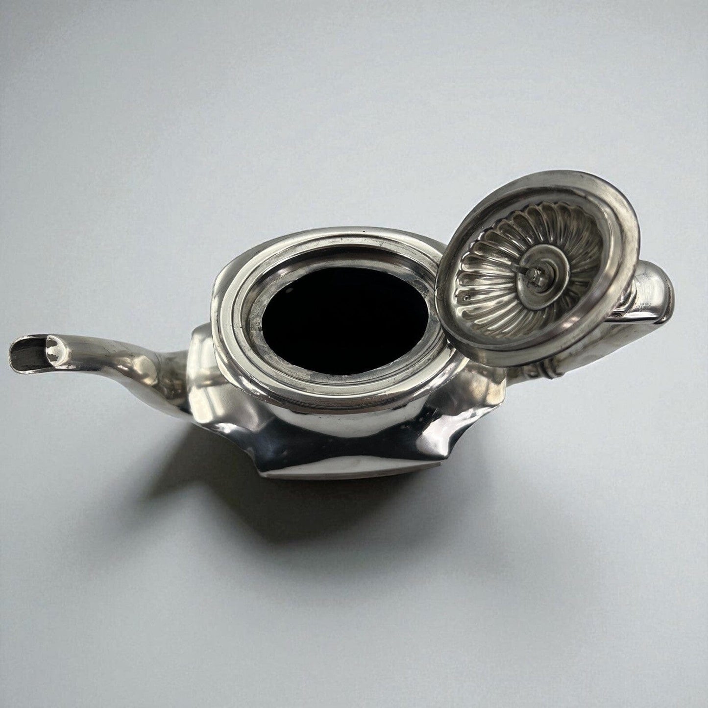 Antica Caffettiera inglese in argento silver plated sheffield Teiera epoca 800 Categoria  Sheffield & Argento