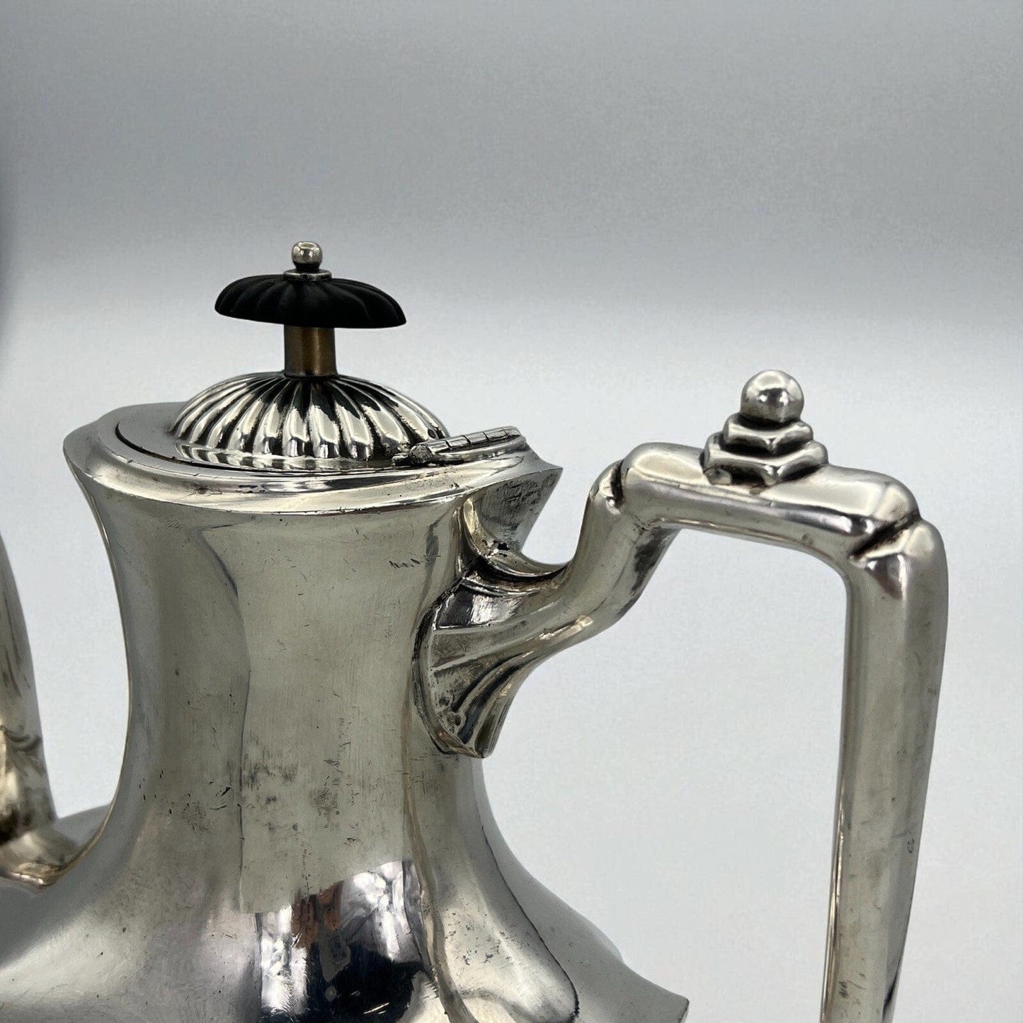 Antica Caffettiera inglese in argento silver plated sheffield Teiera epoca 800 Categoria  Sheffield & Argento