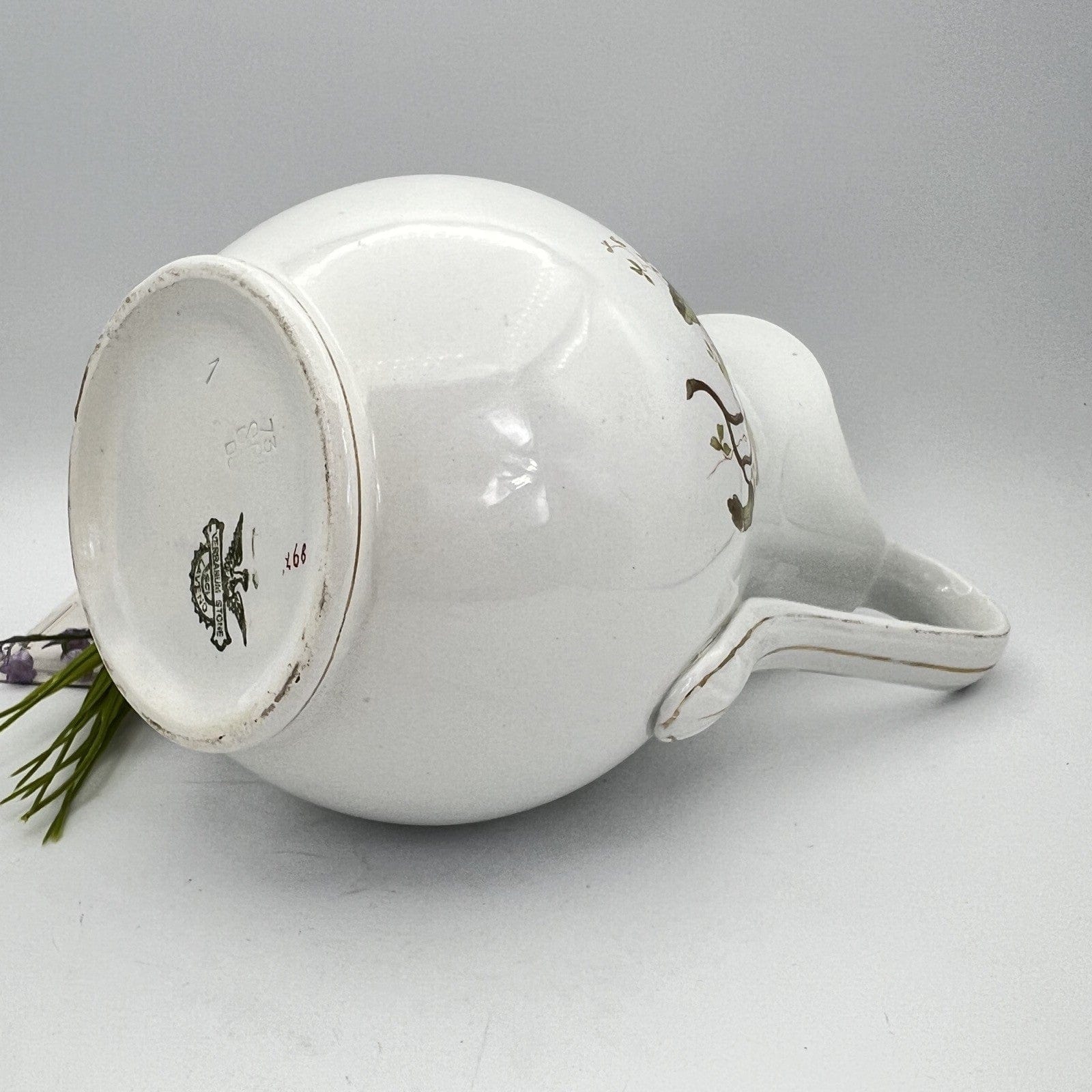 Antica Caraffa in ceramica bianca Brocca epoca 900 vaso versatoio Sci Laveno Categoria  Servizio tazze - Tazze