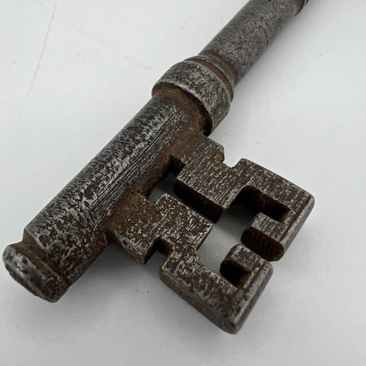 Antica Chiave in Ferro Battuto Forgiato del XVIII secolo Vecchia Ferramenta 800 Categoria  Accessori & Ferramenta d'epoca