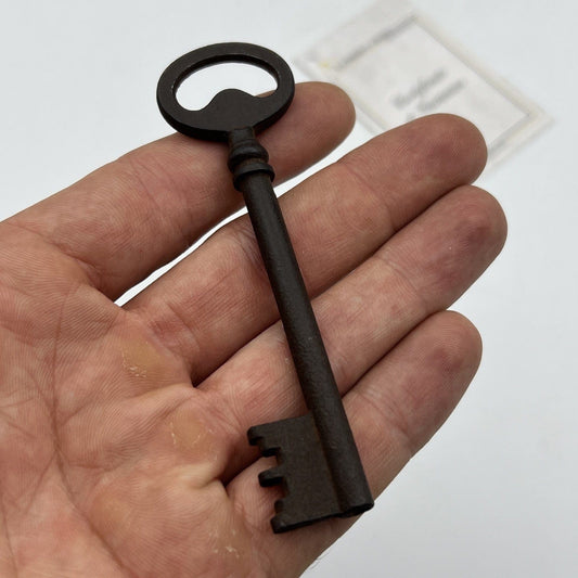 Antica chiave in ferro battuto grande per porta serratura vecchia ferramenta c4 Categoria  Accessori & Ferramenta d'epoca