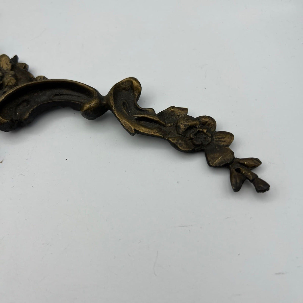 Antica Cimasa d'epoca in bronzo  ottone fregio per mobile accessori ferramenta Categoria  Accessori & Ferramenta d'epoca