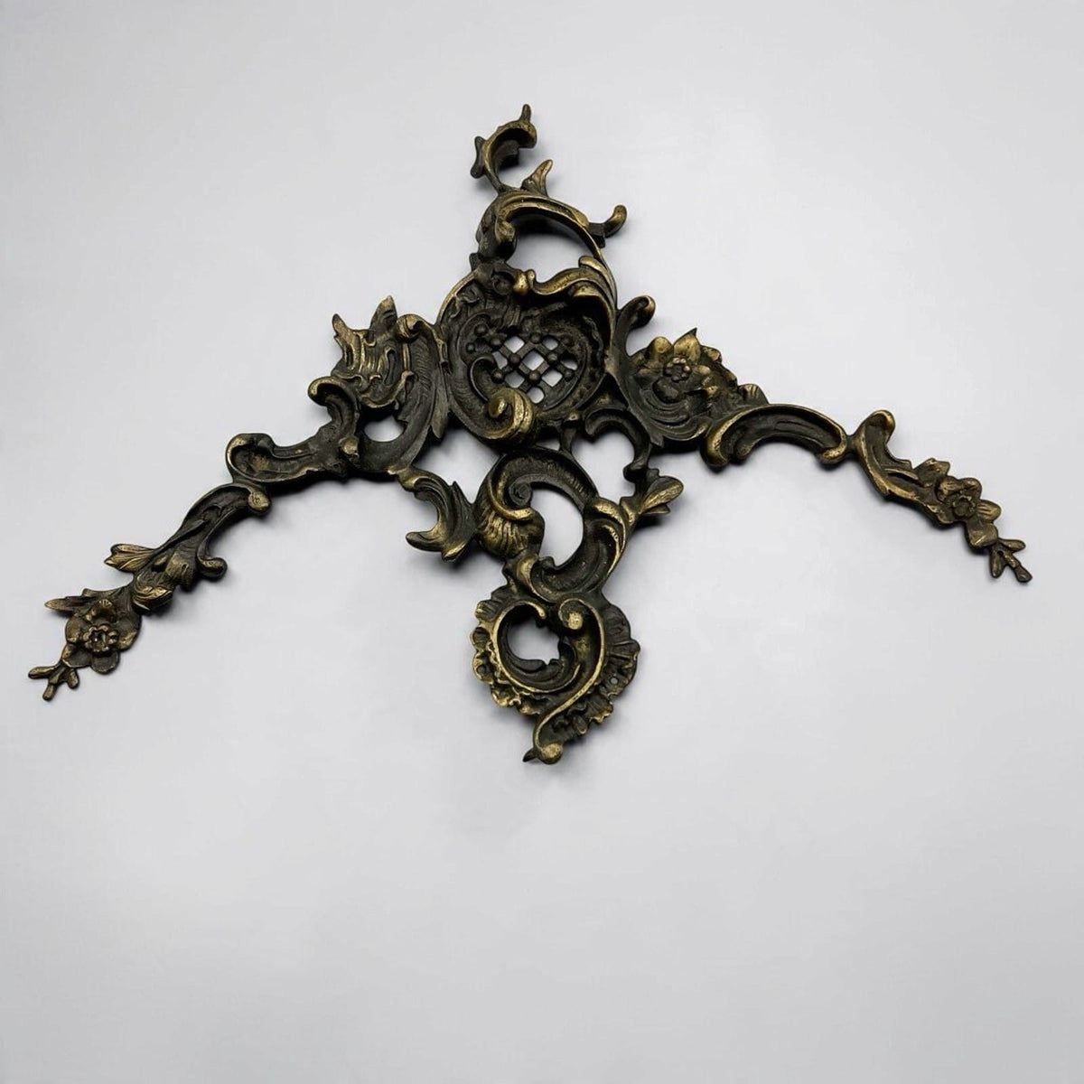 Antica Cimasa d'epoca in bronzo  ottone fregio per mobile accessori ferramenta Categoria  Accessori & Ferramenta d'epoca