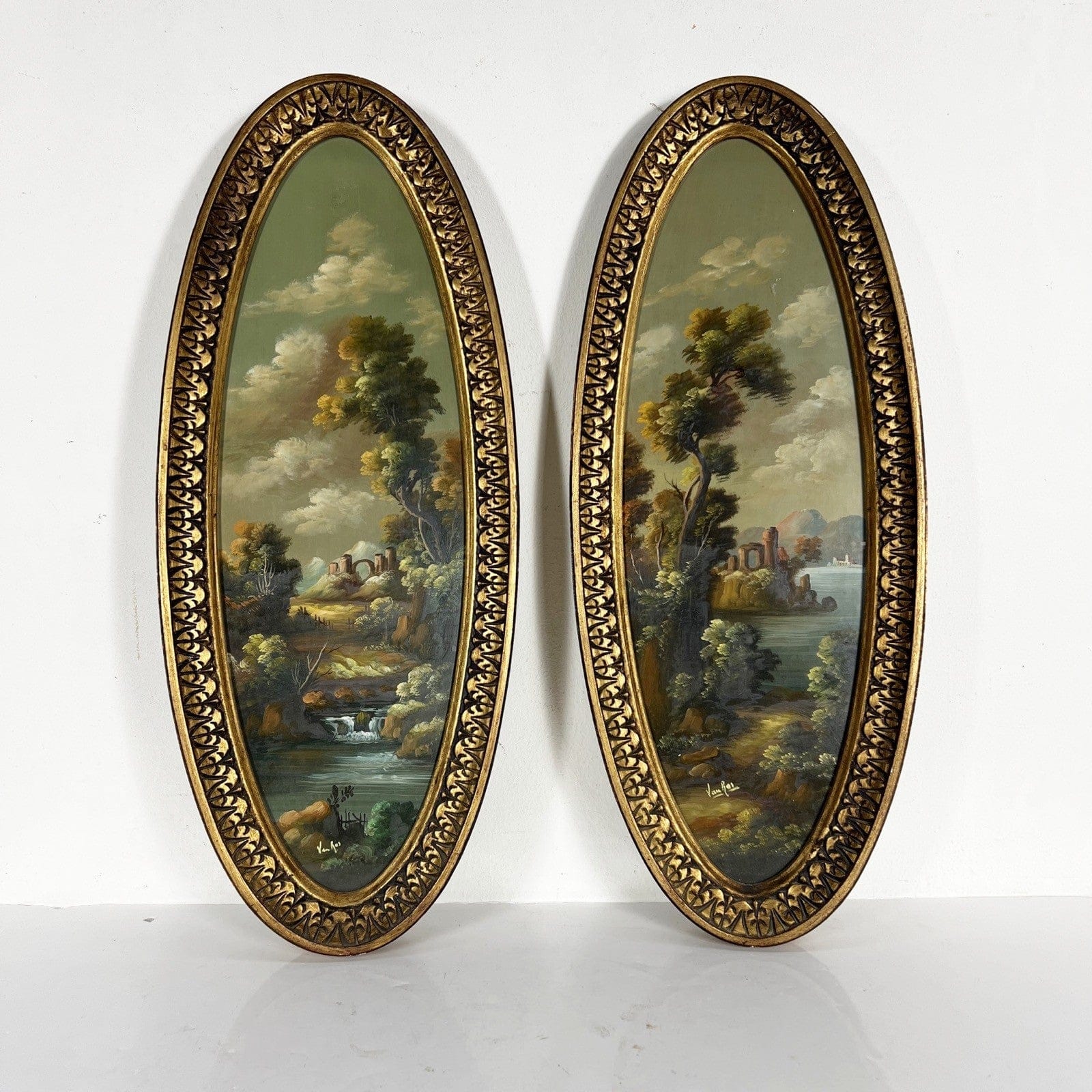 Antica Coppia di quadri Ovali dipinti a Olio su rame firmati in legno Oro Categoria  Quadri